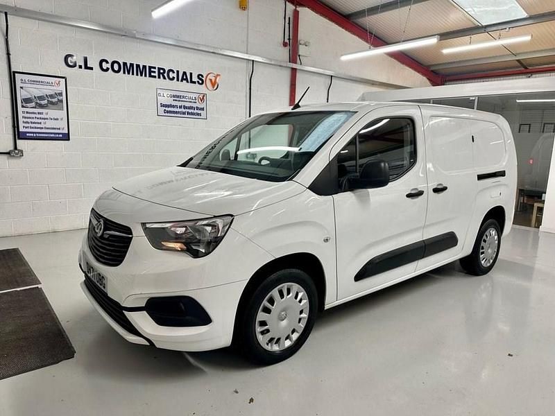 White Used 2021 Vauxhall Combo Sportive MPV | £11,500 (Fair price) - Image 1/3