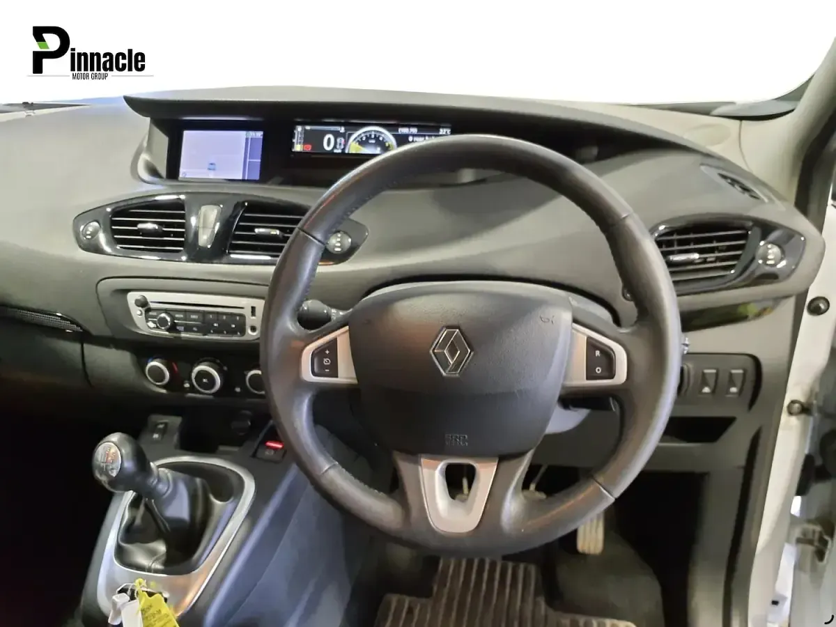 Used Renault Scénic III Dynamique 110 HP (80 kW) 2012 White MPV