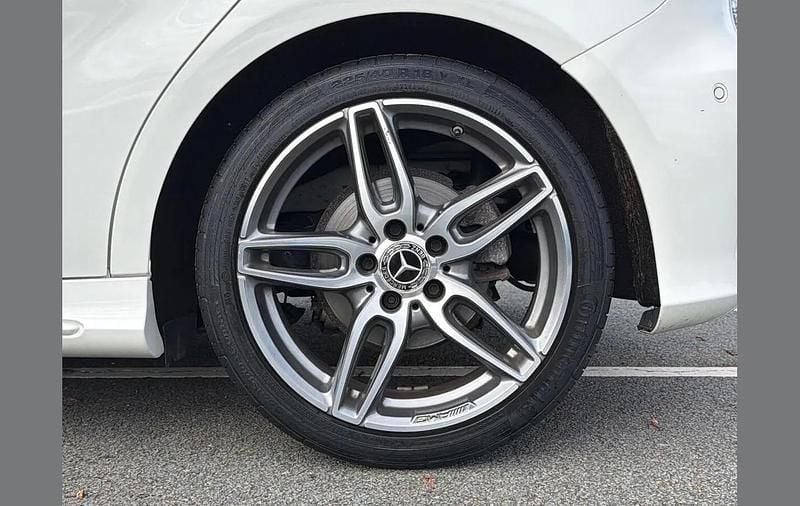 Used Mercedes A180 AMG Line Premium 122 HP (89 kW) 2017 White Hatchback