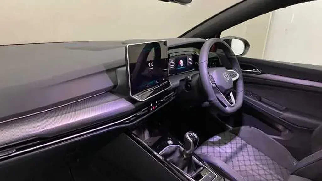 Ny VW Golf VIII Black Edition 150 HK (110 kW) 2025 Röd Halvkombi