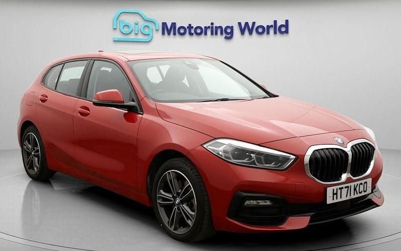 Used BMW 118 Sport Line 136 HP (100 kW) 2021 Red Hatchback