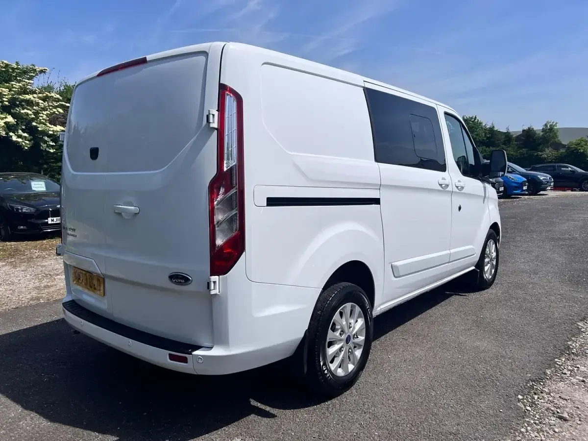 Used Ford Transit Custom Limited 130 HP (95 kW) 2023 White Van