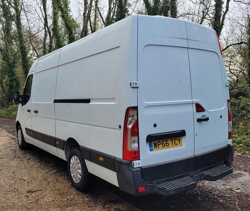 Begagnad Vauxhall Movano 130 HK (95 kW) 2016 Vit Minibuss