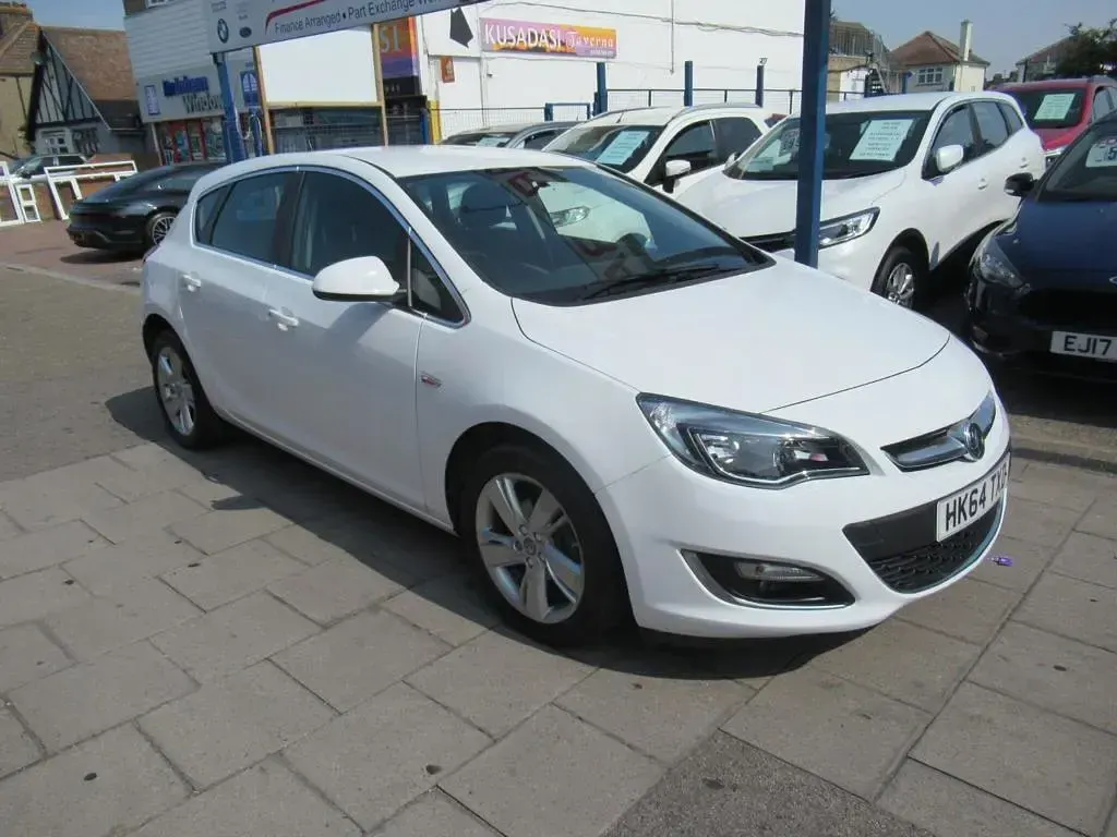 Used Vauxhall Astra SRi 2015 White Hatchback