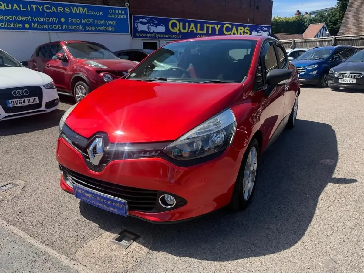 Used Renault Clio Play 75 HP (55 kW) 2015 Red Hatchback
