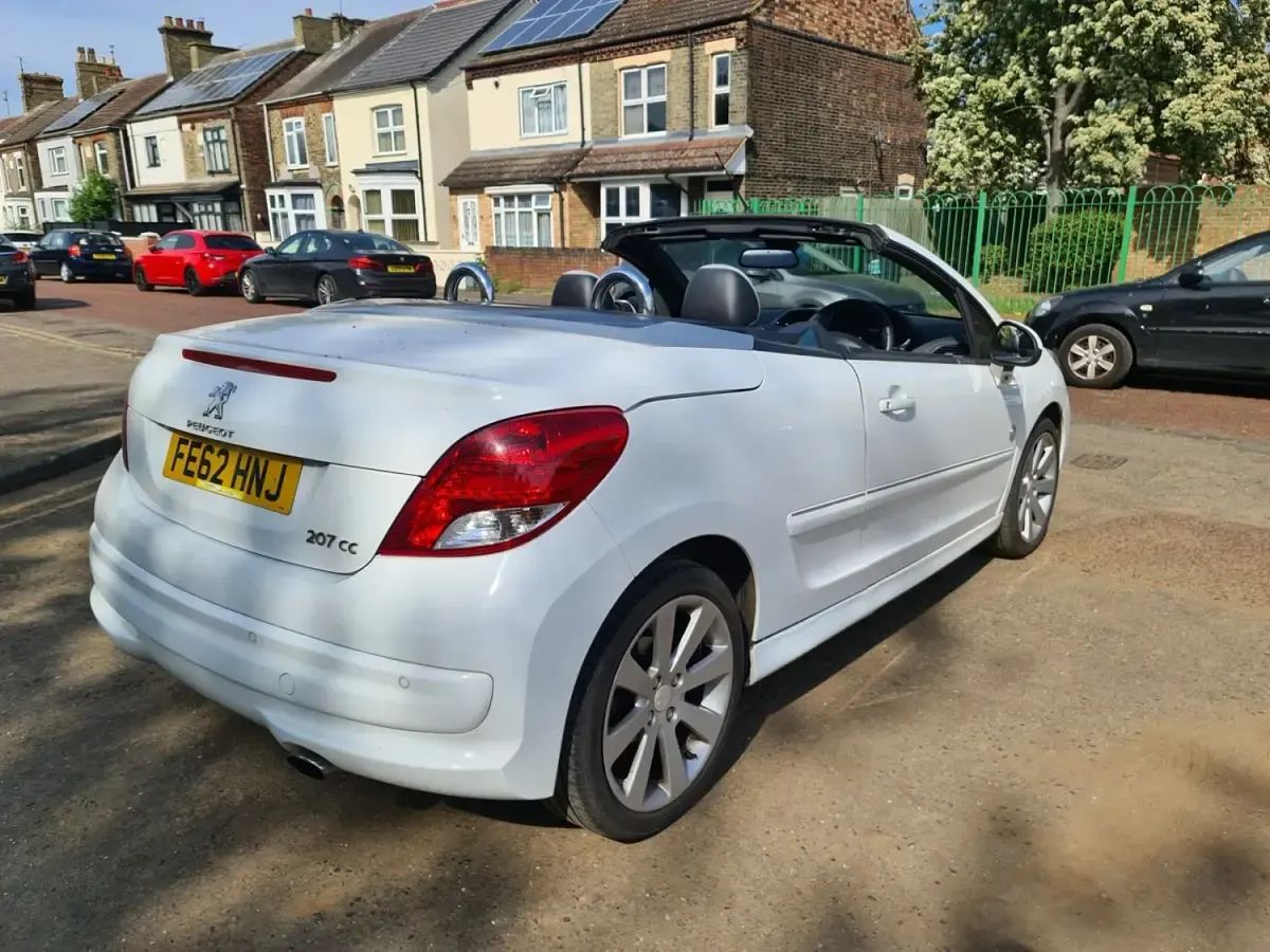 Begagnad Peugeot 207 Roland Garros 2012 Vit Cab