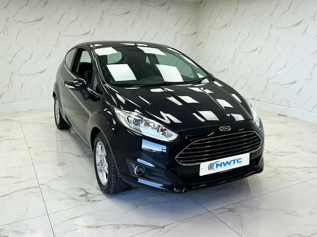Used Ford Fiesta Zetec 82 HP (60 kW) 2016 Black Hatchback