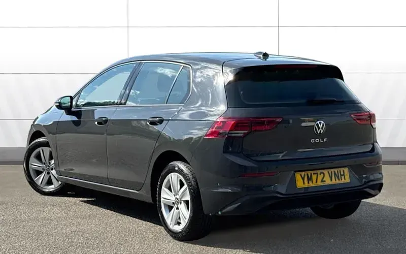 Second-hand VW Golf VIII Life 110 CP (80 kW) 2023 Gri Hatchback