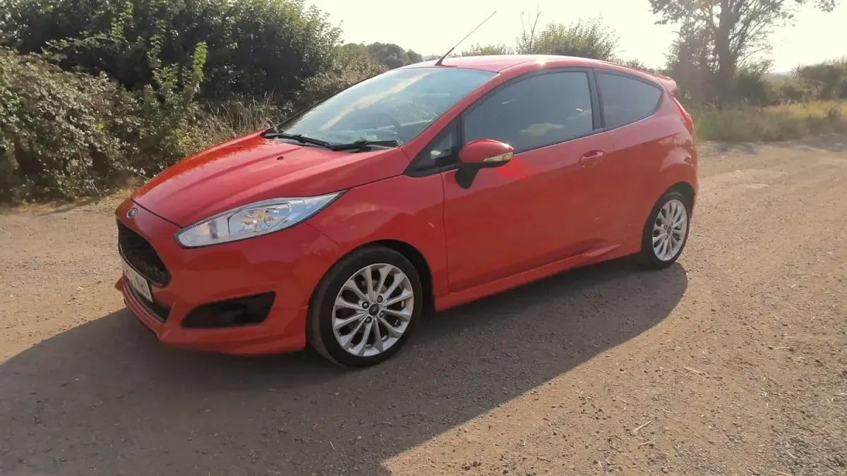 Used Ford Fiesta Zetec 125 HP (91 kW) 2013 Red Hatchback