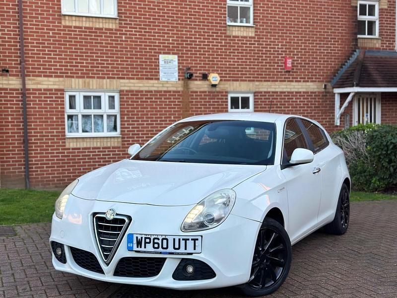 White Used 2011 Alfa Romeo Giulietta Lusso Hatchback | £1,790 (A bit pricey) - Image 1/4