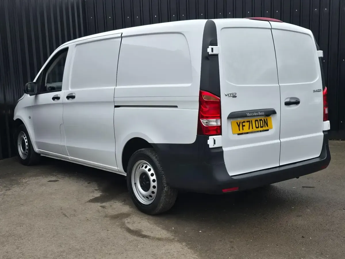 Begagnad Mercedes Vito Progressive 2022 Vit Van