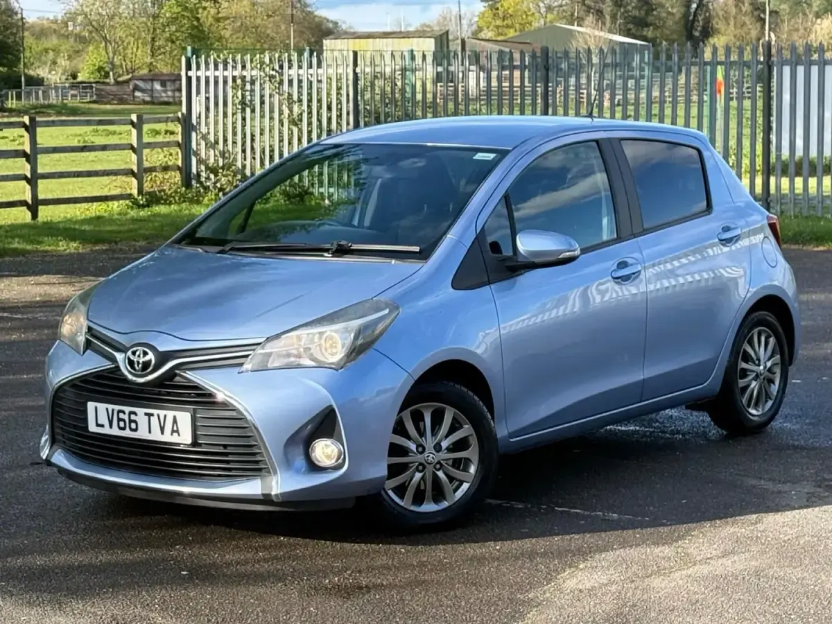 Begagnad Toyota Yaris 99 HK (72 kW) 2016 Blå Halvkombi