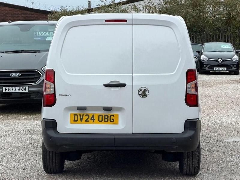 Used Vauxhall Combo S 100 HP (73 kW) 2024 White Van