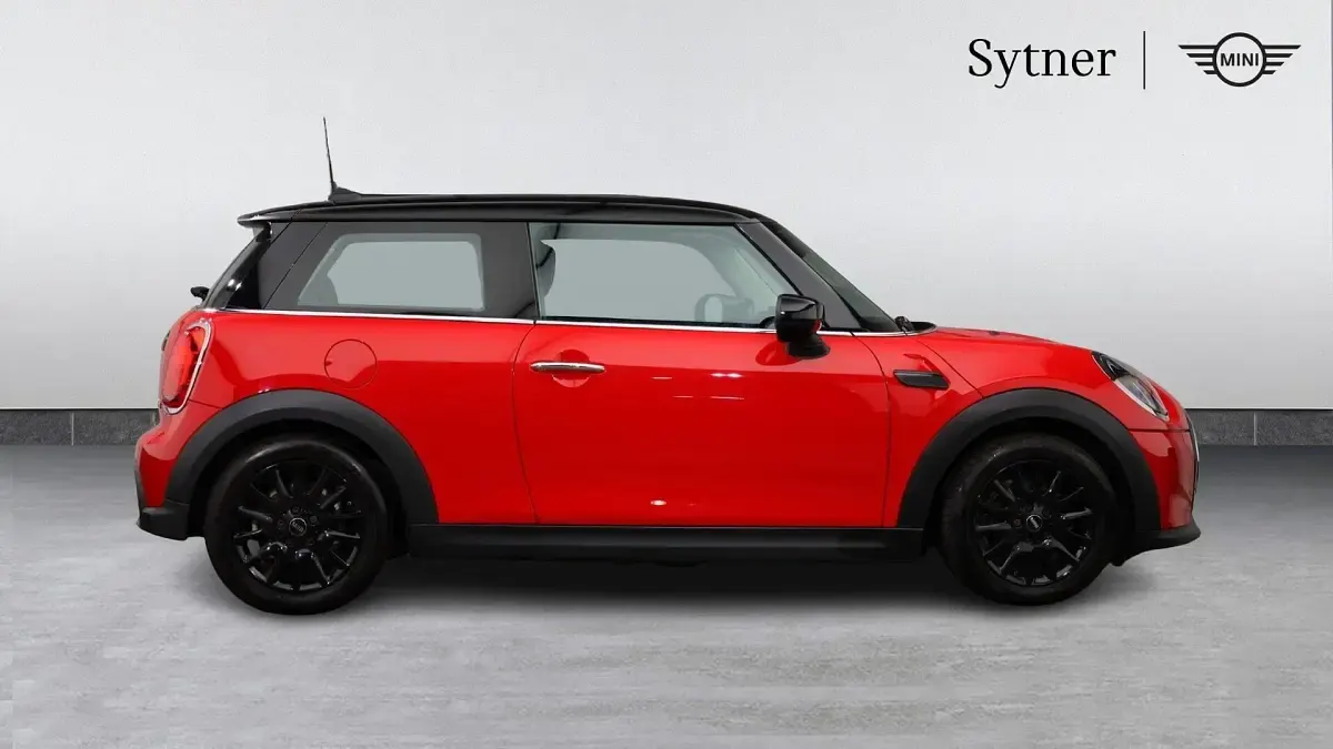 Used Mini Cooper Classic 134 HP (98 kW) 2021 Red Hatchback