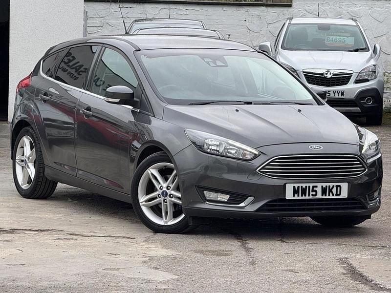 Used Ford Focus Titanium 125 HP (91 kW) 2015 Grey Hatchback