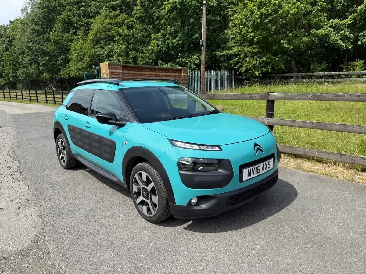 Used Citroën C4 Cactus Flair 82 HP (60 kW) 2016 Blue Hatchback