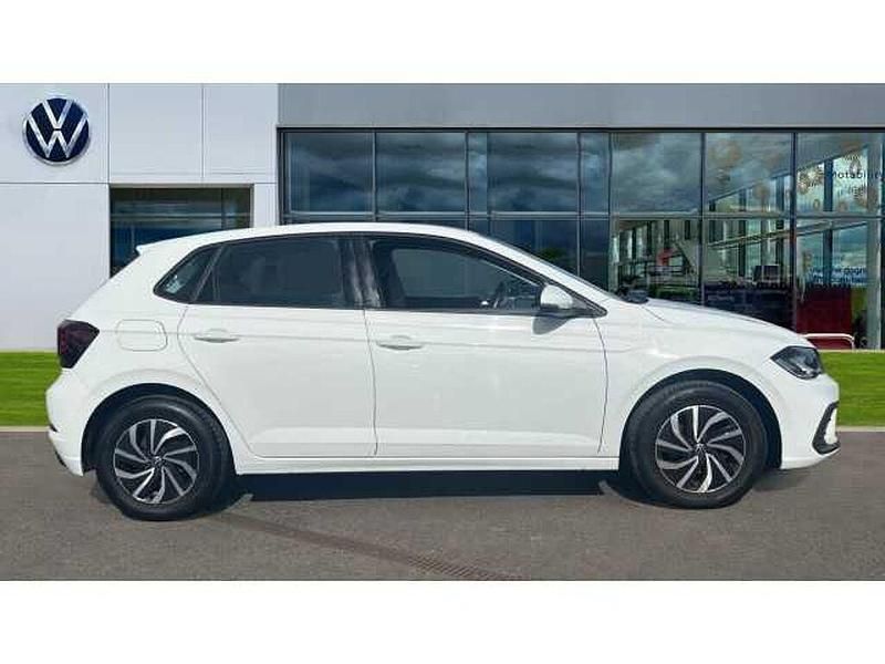 Used VW Polo Life 95 HP (69 kW) 2024 Pure white Hatchback
