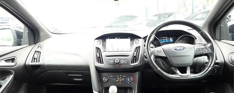 Usado Ford Focus ST-Line 120 HP (88 kW) 2017 Preto Citadino