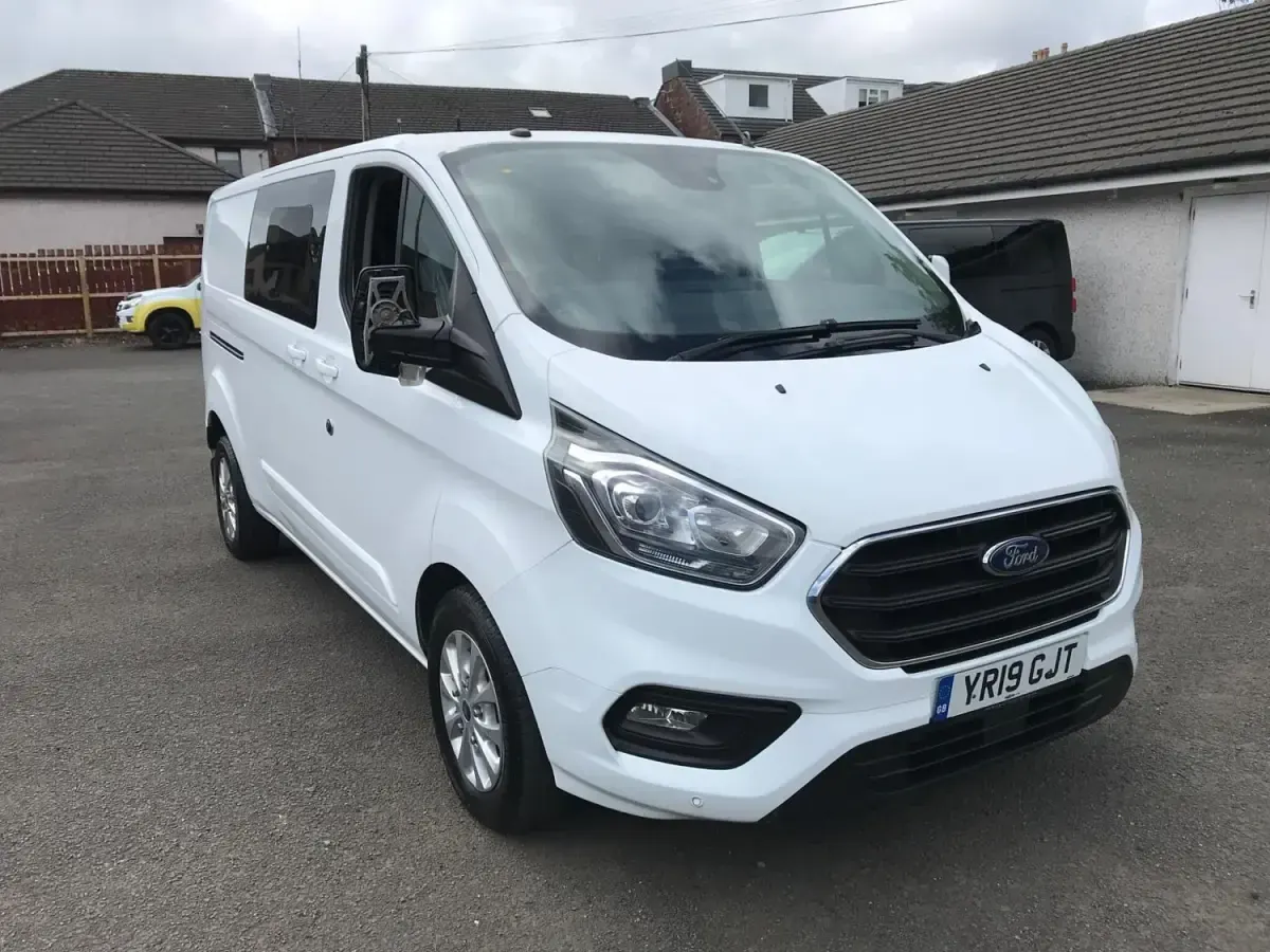 Usado Ford Transit Custom Limited 130 HP (95 kW) 2019 Branco Van