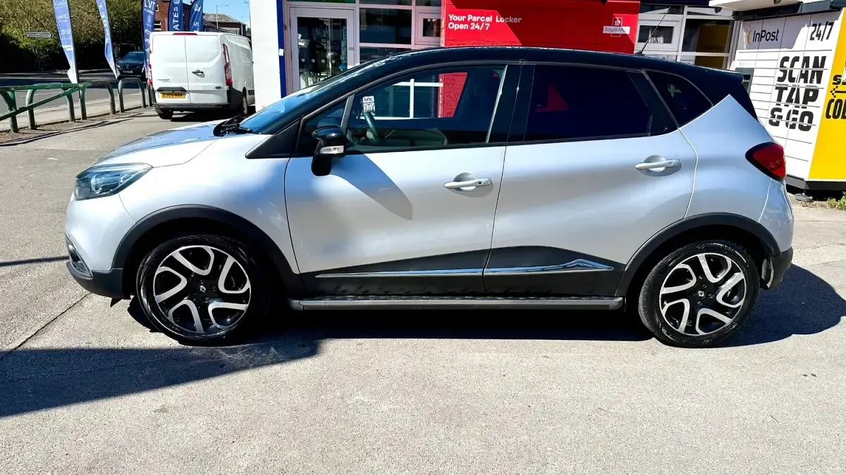 Used Renault Captur Dynamique 90 HP (66 kW) 2015 Silver SUV
