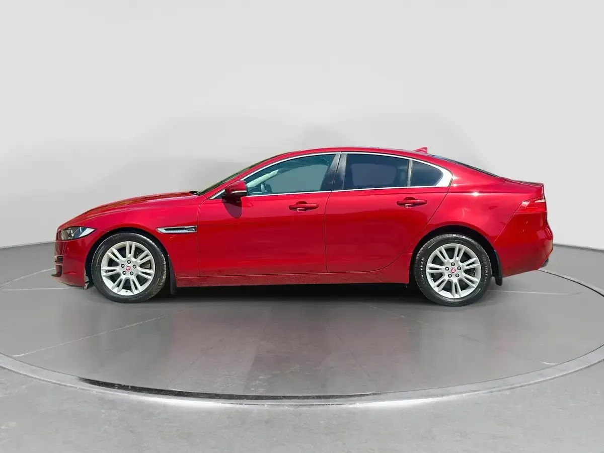 Used Jaguar XE Prestige 200 HP (147 kW) 2015 Red Sedan