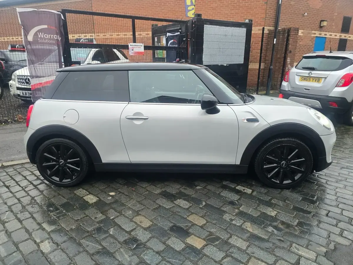 Used Mini Cooper D Hatch 116 HP (85 kW) 2017 Silver Hatchback