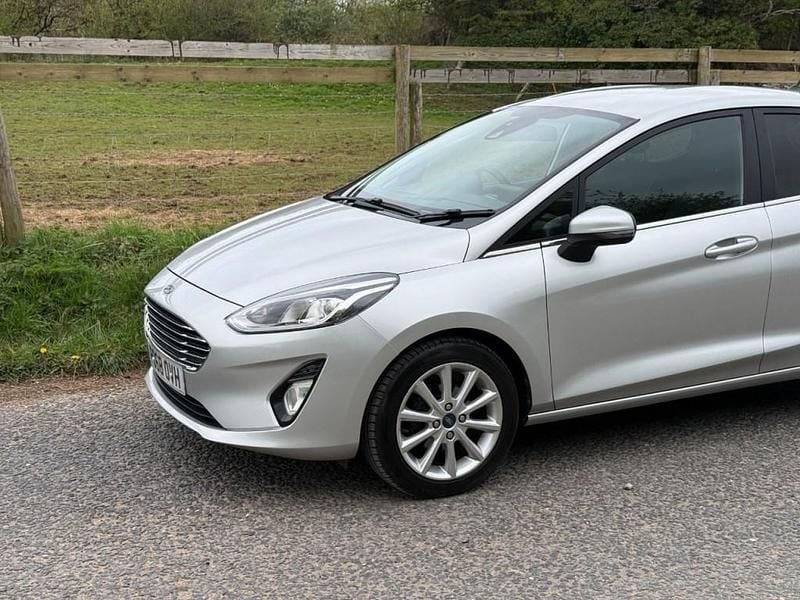 Usado Ford Fiesta Titanium 100 HP (73 kW) 2018 Prateado Citadino