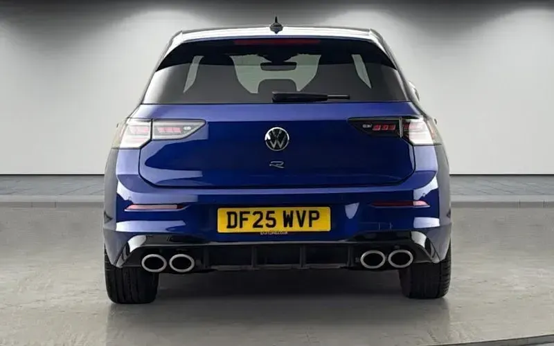 Used VW Golf VIII R 333 HP (244 kW) 2025 Lapiz blue Hatchback