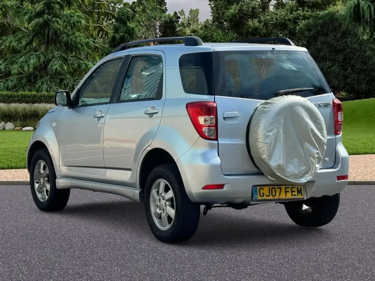 Used Daihatsu Terios 105 HP (77 kW) 2007 Silver SUV