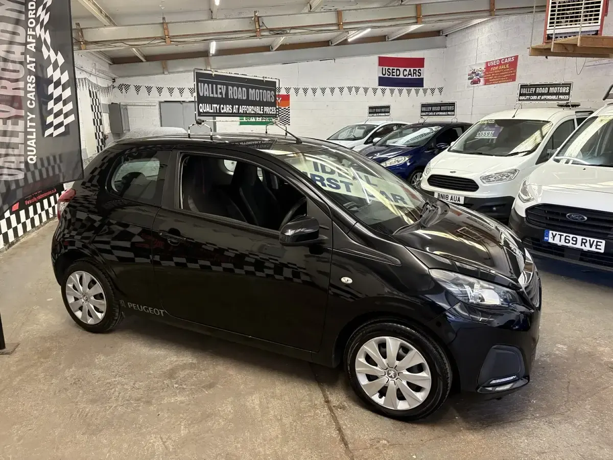Used Peugeot 108 Active 68 HP (50 kW) 2015 Black Hatchback