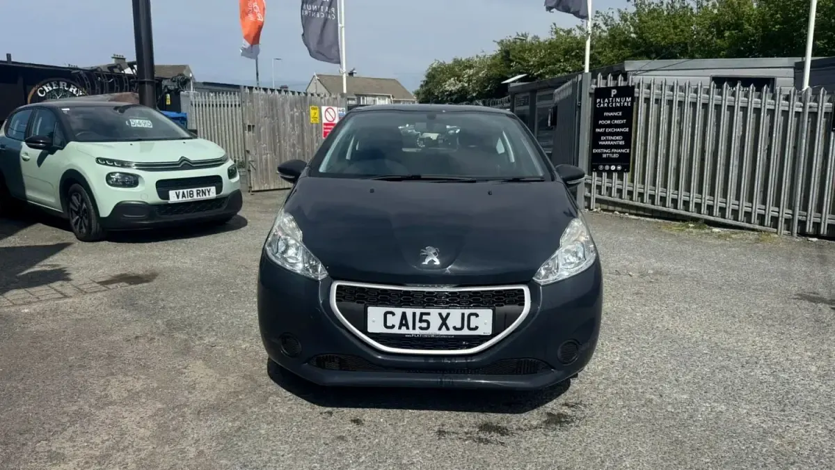 Używany Peugeot 208 Access 110 KM (80 kW) 2015 Szary Hatchback