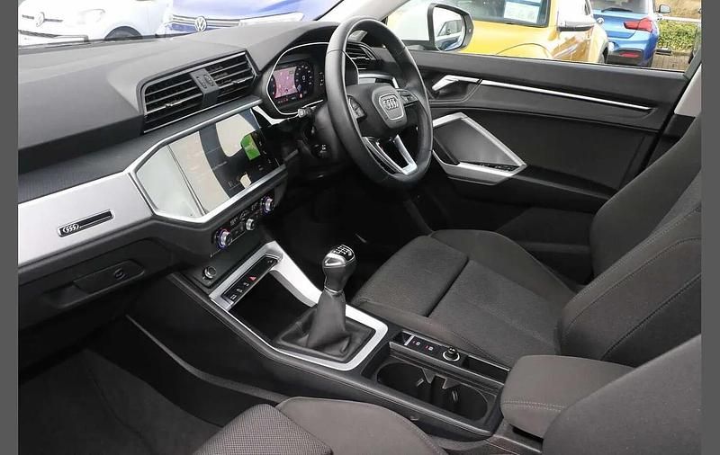 Begagnad Audi Q3 Sport 150 HK (110 kW) 2023 Vit SUV