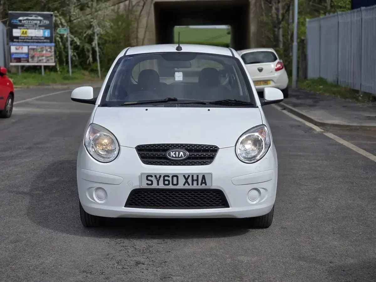 Used Kia Picanto 2011 White Hatchback