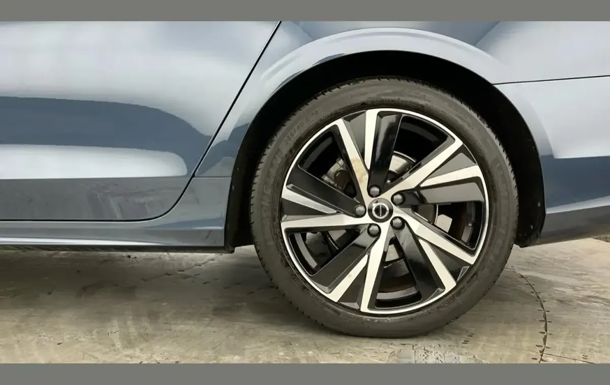 Used Volvo V90 Plus 194 HP (142 kW) 2023 Blue Estate