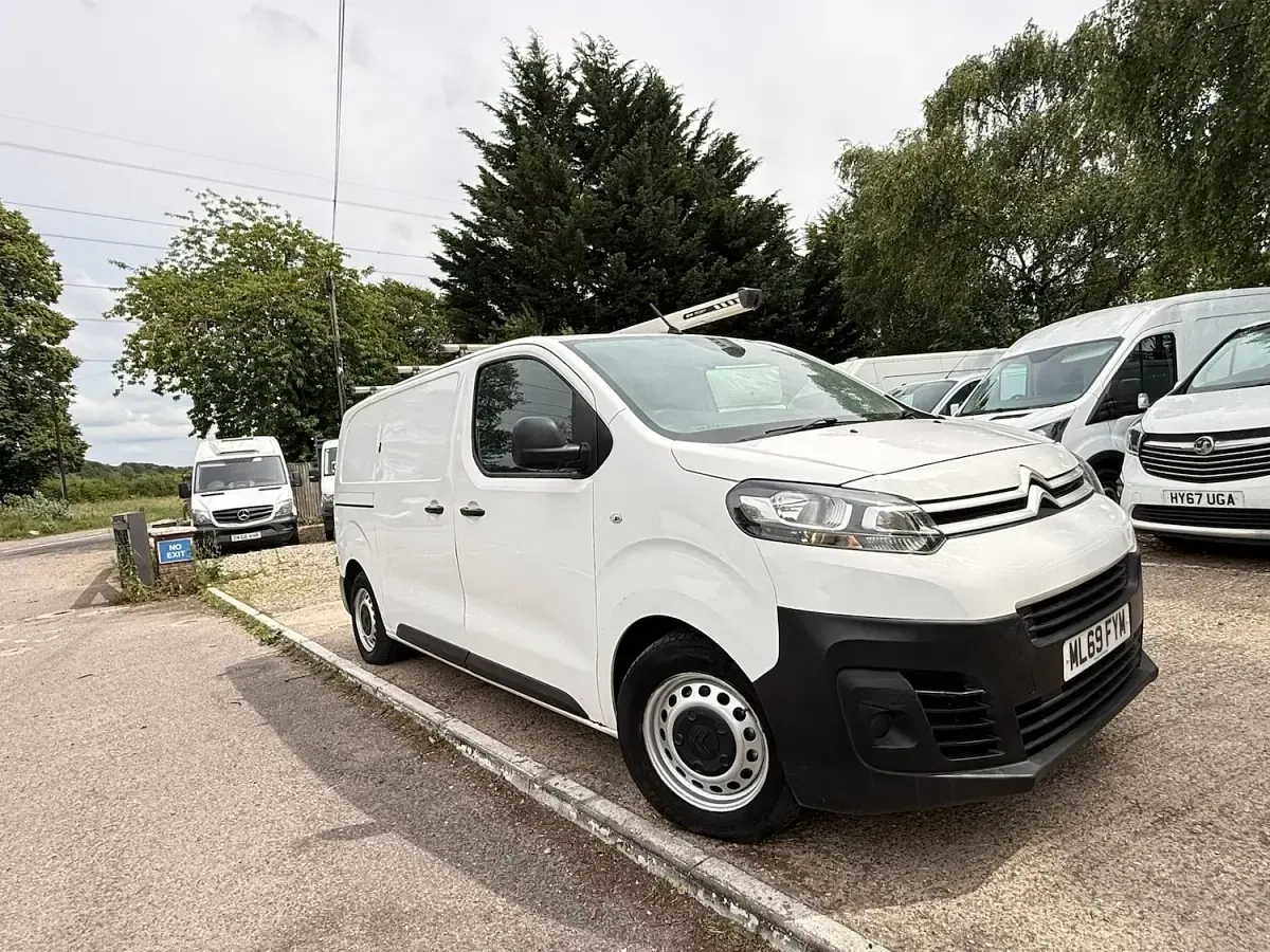 Used Citroën Dispatch 100 HP (73 kW) 2019 White MPV