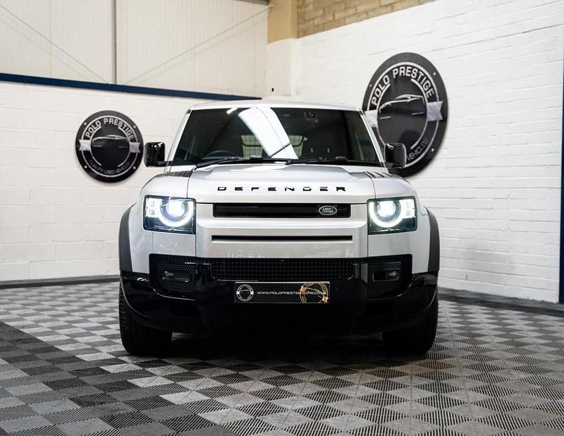 Usado Land Rover Defender HSE Dynamic 300 CV (220 kW) 2024 Plateado Familiar