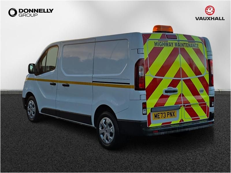 White Used 2024 Renault Trafic Van | £17,990 (Fair price) - Image 1/4