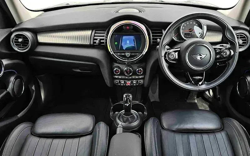 Used Mini Cooper Exclusive 136 HP (100 kW) 2019 Silver Hatchback