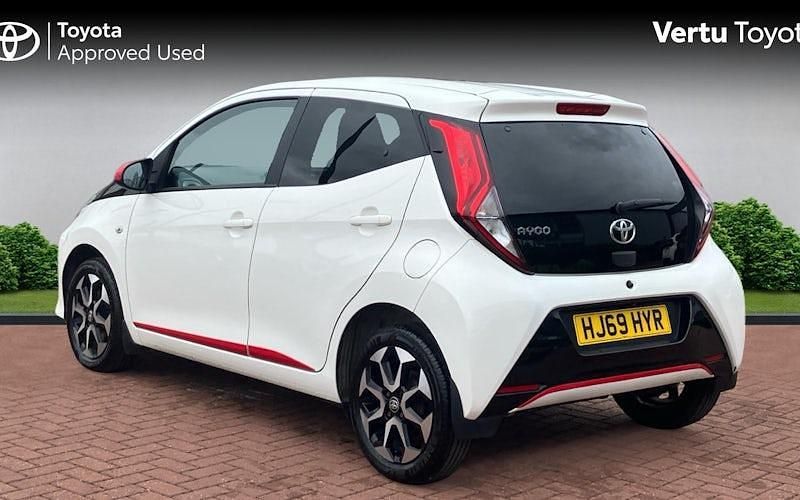 Used Toyota Aygo Trend 72 HP (52 kW) 2019 White Hatchback