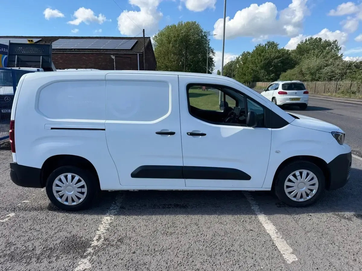 Used Peugeot Partner 131 HP (96 kW) 2020 White MPV