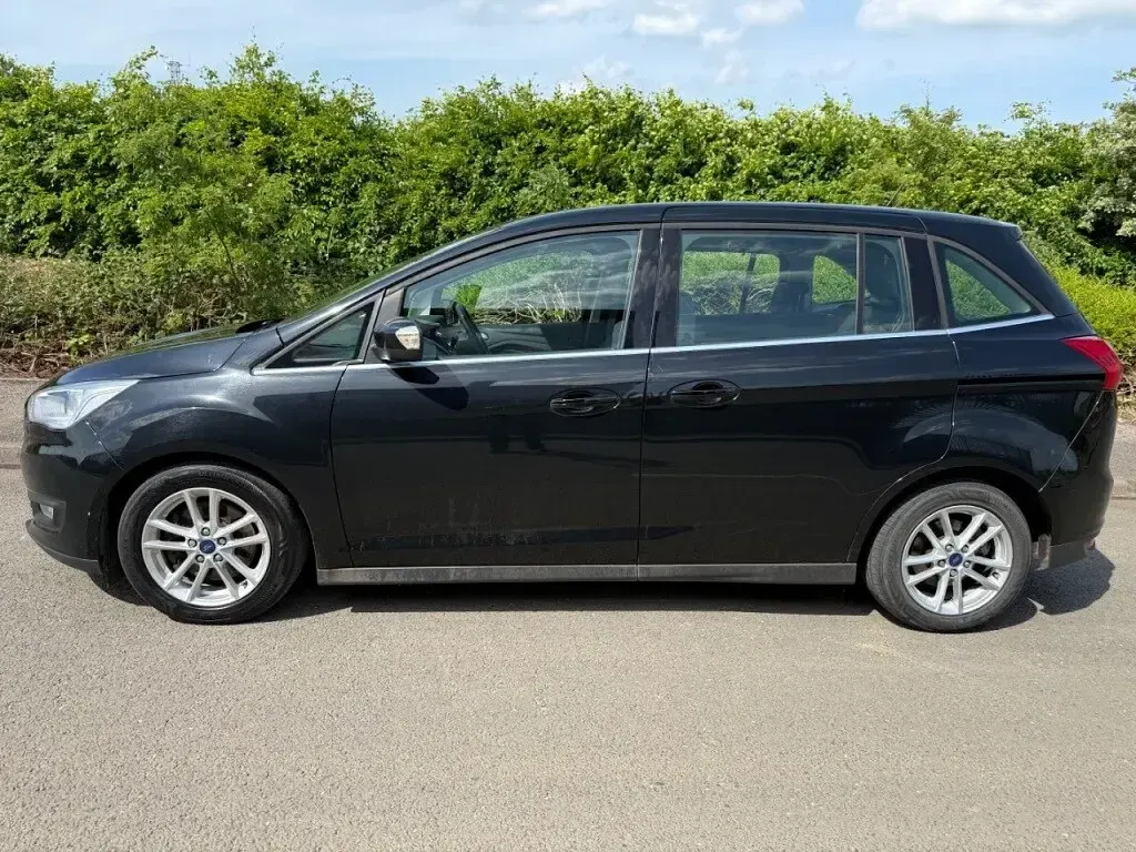 Used Ford Grand C-Max Zetec 125 HP (91 kW) 2015 Black MPV
