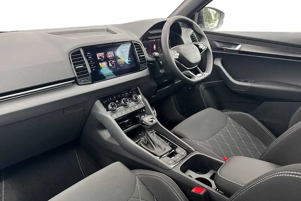 New Skoda Karoq SportLine 150 HP (110 kW) 2026 Moon white metallic SUV