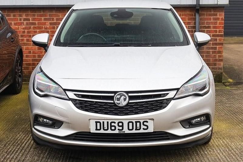Used Vauxhall Astra Design Edition 110 HP (80 kW) 2019 Silver Hatchback