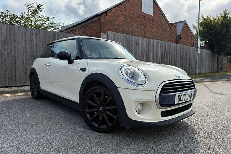 White Used 2017 Mini Cooper D Hatch Hatchback | £4,995 (Fair price) - Image 1/1