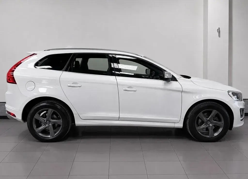 Used Volvo XC60 R-Design 190 HP (139 kW) 2015 White SUV