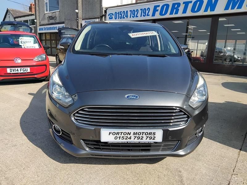 Usado Ford S-MAX Titanium 2016 Cinzento Monovolume