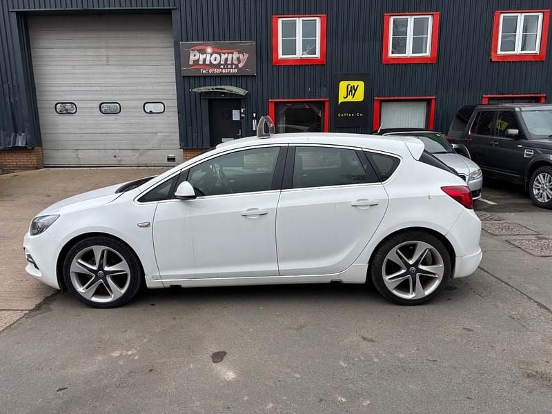 Used Vauxhall Astra Edition 2015 White Hatchback