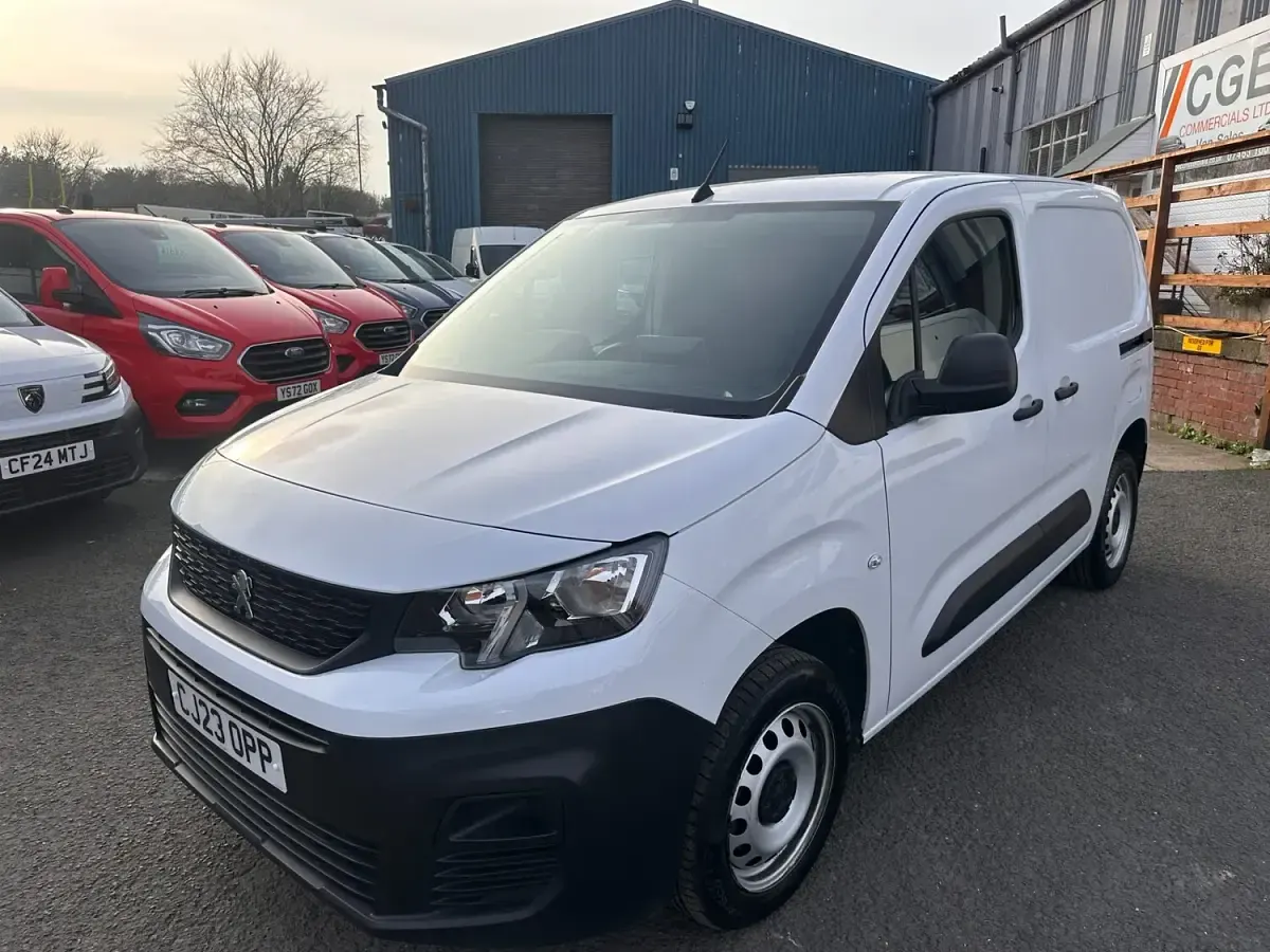 Used Peugeot Partner Premium 131 HP (96 kW) 2023 White MPV