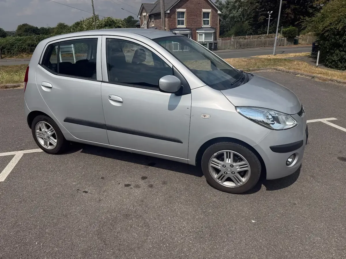 Used Hyundai i10 Comfort 77 HP (56 kW) 2010 Silver Hatchback
