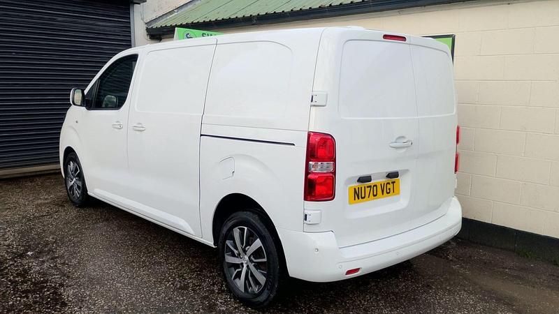 Used Toyota Proace Design 120 HP (88 kW) 2021 White MPV